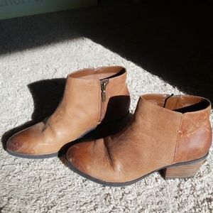Clarks Artisan (super comfy!) Leather Ankle Boots